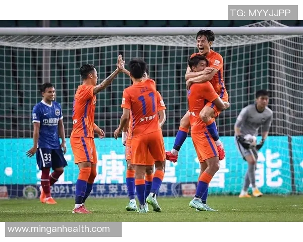 南京足球队以71分领跑精英赛积分榜展现强大实力与团队合作精神