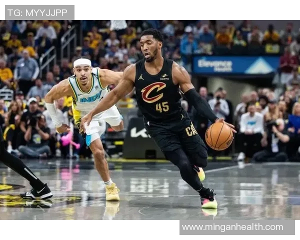 骑士逆转步行者精彩对决展现篮球魅力与团队精神的完美结合 骑士逆转步行者精彩对决展现篮球魅力与团队精神的完美结合