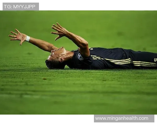 努涅斯在赛场上的精彩表现引发球迷热议与媒体关注的背后故事